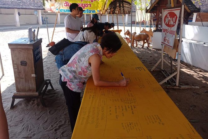 1 day Private Tour to Unseen Temple in Lampang - Lunch and comfort: the value of a free, local meal
