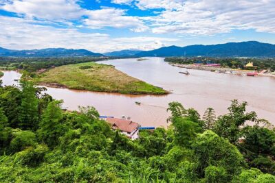 2-Day Best of Chiang Rai from Chiang Mai Private Package - Day 1: White Temple, Black House, and the city tour rhythm