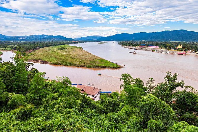 2-Day Best of Chiang Rai from Chiang Mai Private Package - Day 1: White Temple, Black House, and the city tour rhythm
