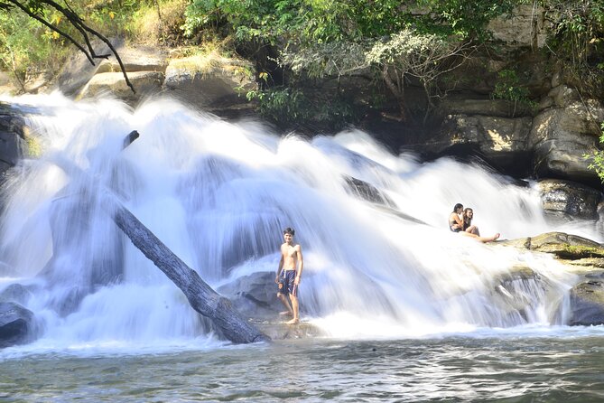 2 Days Hiking Tour in Chiang Mai - Day 2 breakfast and the Karen walk with no electricity