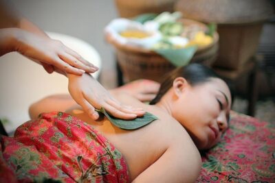 3 hour Fah Lanna Wisdom Luxury Spa Package - Dachanee Nang massage: where the first relief usually hits