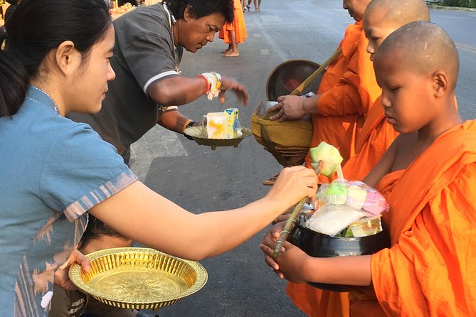 4 highlights: Sticky Waterfall/Elephants/local market /Wat Banden - Why this monk morning in Chiang Mai feels more real than a standard temples tour