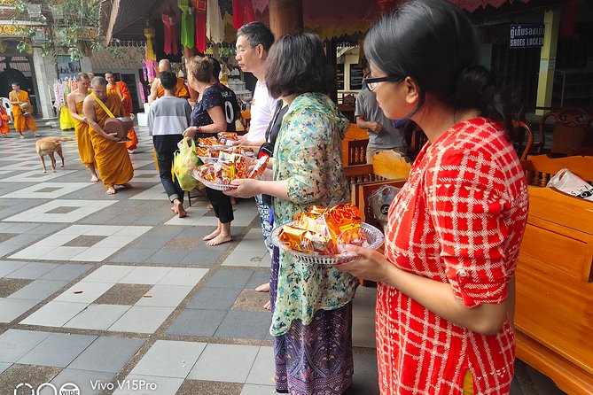 4 highlights: Sticky Waterfall/Elephants/local market /Wat Banden - Wat Banden: temple beauty with a different focus than the famous ones