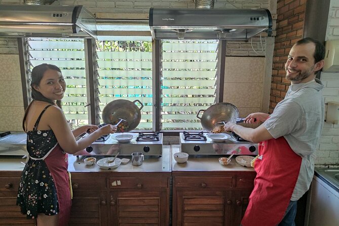 5 Hour Morning Thai Cooking Course - Cooking six Thai dishes in a small studio