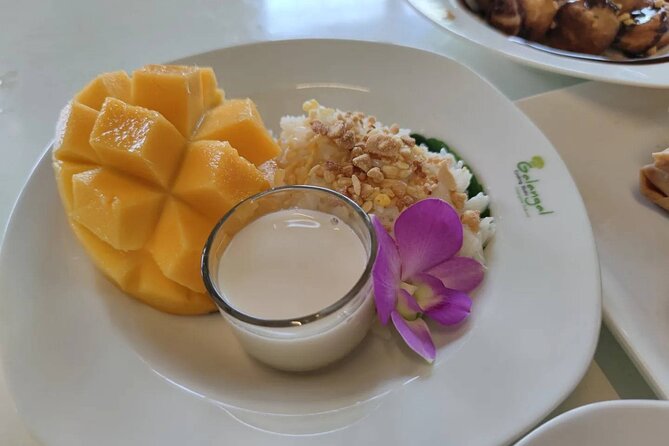 5 Hour Morning Thai Cooking Course - Market time: choosing ingredients that actually drive the flavors