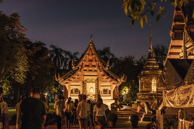 A Magical Evening in Chiang Mai: Private City Tour - Warorot (Kad Luang) Night Market: Street Food With a Sit-Down Moment