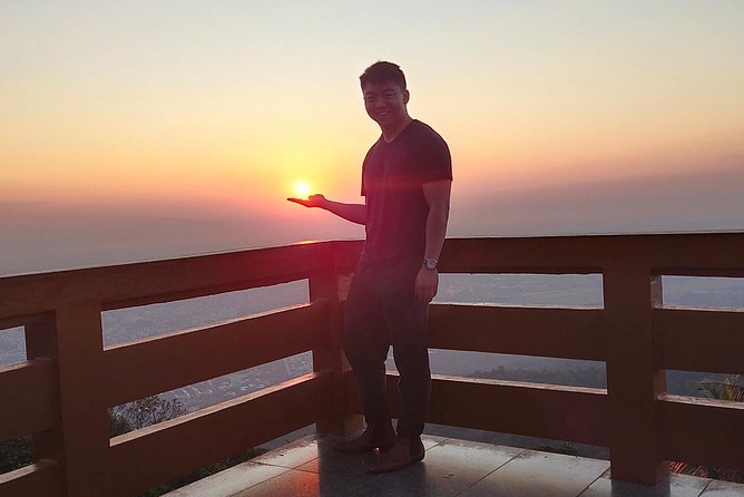 A must: Serene Sunrise, temple at dawn to beat the crowd & Alms to monks - Who should book this dawn temple tour