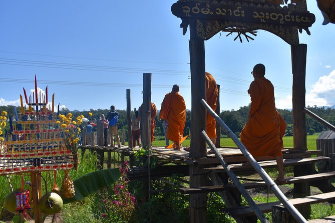 A stunning 11 Day Tuk Tuk Adventure in Northern Thailand - with driver - Day 6: Mae Hong Son and its mountain-temp waterline vibe