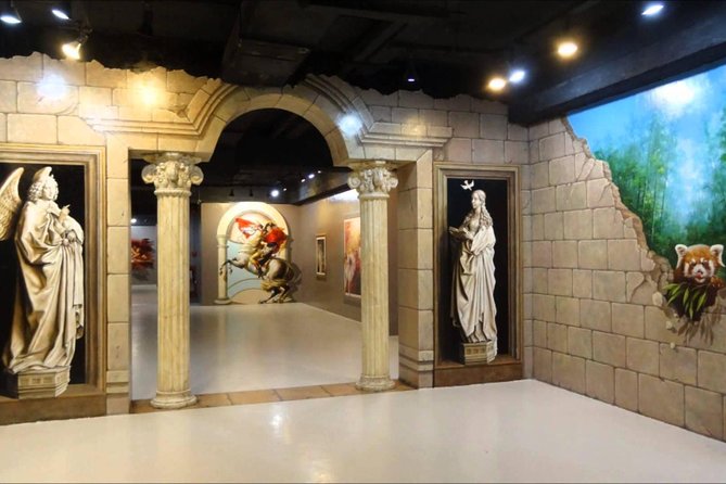 Art in Paradise: Chiang Mai 3D Art Museum Experience - The Art in Paradise app: making paintings animate in your photos