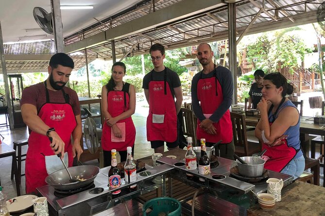 Authentic Thai Cooking Class and Farm Visit in Chiang Mai - Organic Farm Visit and the Drive Out of Town