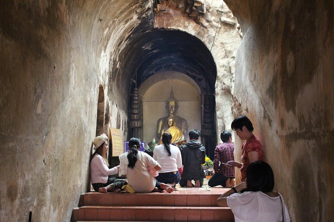 Best seller!! Amazing Night tour, Doi Suthep + Wat umong - Top Must visit! - Photos and the guide’s role: what good guidance looks like here