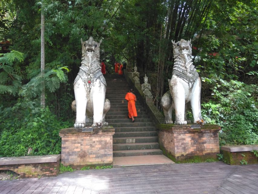 Chiang Mai: 7-Hour Doi Suthep National Park Summit Hiking - First rides out of Chiang Mai: getting into “mountain mode”