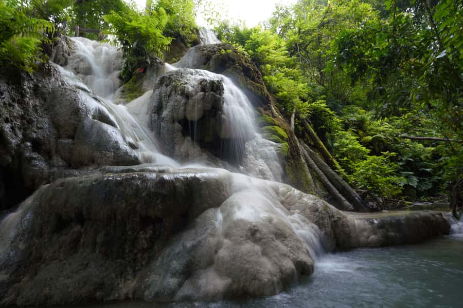 Chiang Mai: Bua Thong Sticky Waterfall & Huge Cave & Buffet - Fitness level: the waterfall asks for agility and balance