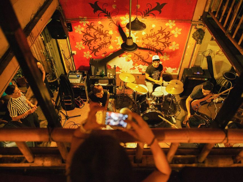 Chiang Mai: Chiang Mai Bar Hopping Guided Night Tour - Finding Wat Lok Moli and Your TripGuru Guide