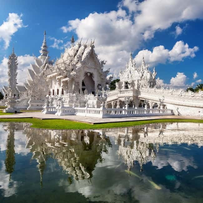 Chiang Mai: Chiang Rai Famous Temples & Hot Springs Day Trip - Hill Tribe + Long Neck Karen village: what to expect in the 30 minutes