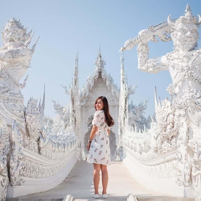 Chiang Mai: Chiang Rai Famous Temples & Hot Springs Day Trip - Wat Rong Suea Ten (Blue Temple) plus Baan Dam Museum: the middle of the day hits