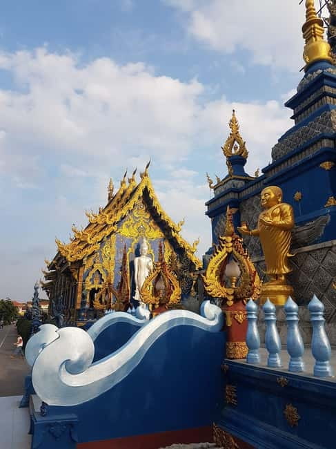 Chiang Mai: Chiang Rai Temples and Long-Neck Karen Village - Wat Rong Suea Ten: deep blue tones and gold accents