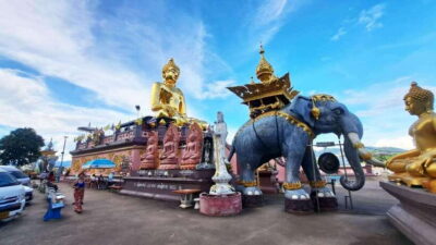 Chiang Mai: Chiang Rai Temples Day Trip with Lalita Cafe - Mae Kachan Hot Spring: warm feet, quick fun, and a small taste of local life