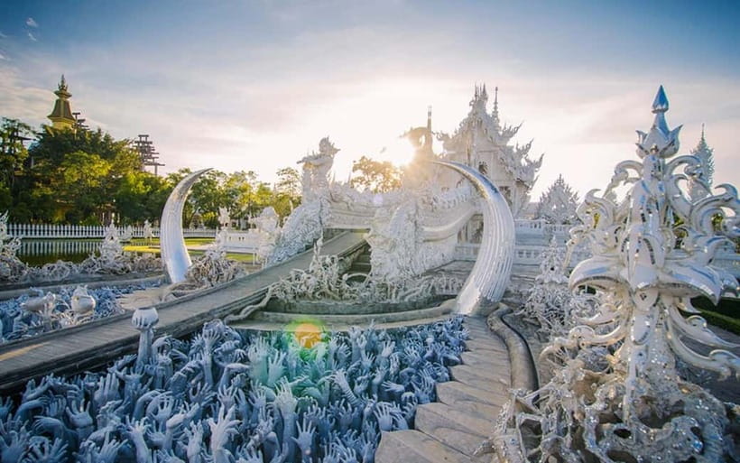 Chiang Mai: Chiang Rai Temples, Golden Triangle & Boat Tour - Key things you’ll notice right away
