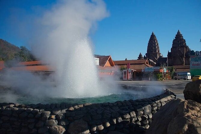 Chiang Mai - Chiang Rai Temples, Long Neck Karen, Golden Triangle - Long Neck Karen Village: meaningful, but keep expectations realistic