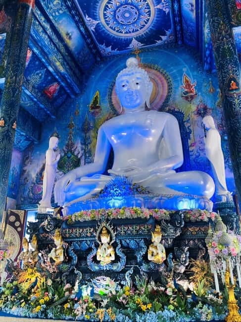 Chiang Mai: Chiang Rai White, Blue & Black Temples Day Tour - Wat Rong Suea Ten (Blue Temple): Calm Atmosphere With Big Visual Impact