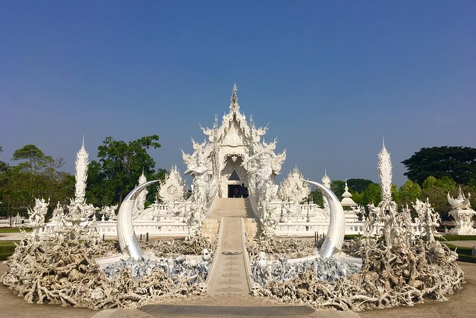 Chiang Mai-Chiang Rai: White Temple-Black Museum-Blue Temple - 7:00 am pickup and a day built around the drive