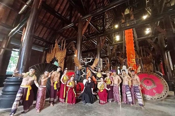 Chiang Mai-Chiang Rai: White Temple-Blue Temple-Lalita Cafe - Stop 3: Wat Rong Seua Ten (Blue Temple) and the shared art language