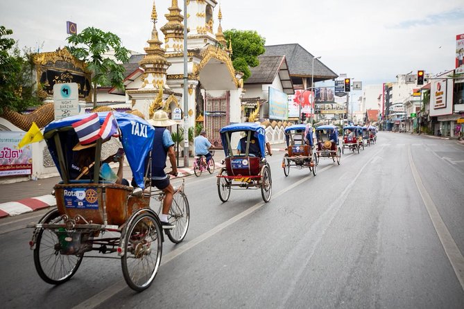 Chiang Mai City Life Style (Half day, No lunch) - Phra Singh Temple and Thapae Road: Lanna art plus a fun trishaw ride