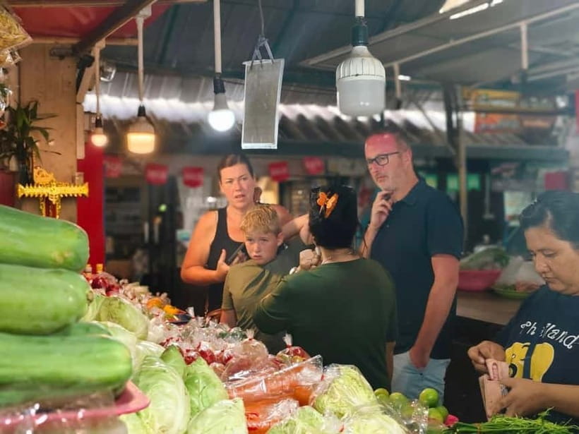 Chiang Mai : Cook in Farm, Market tour & Go by a Local Train - The Chama Dhevi monument stop: quick sightseeing with context