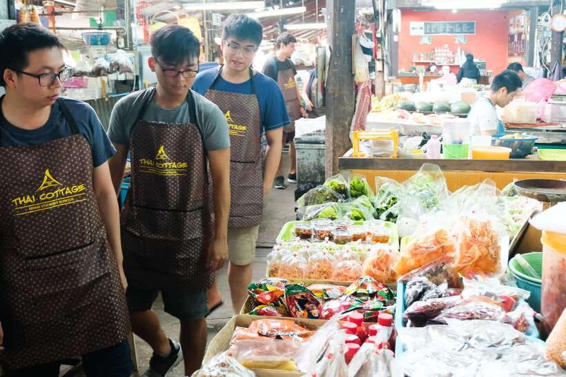 Chiang Mai: Cooking Class, Market & Thai Herbs Garden Tour - How the market sets up your Thai cooking