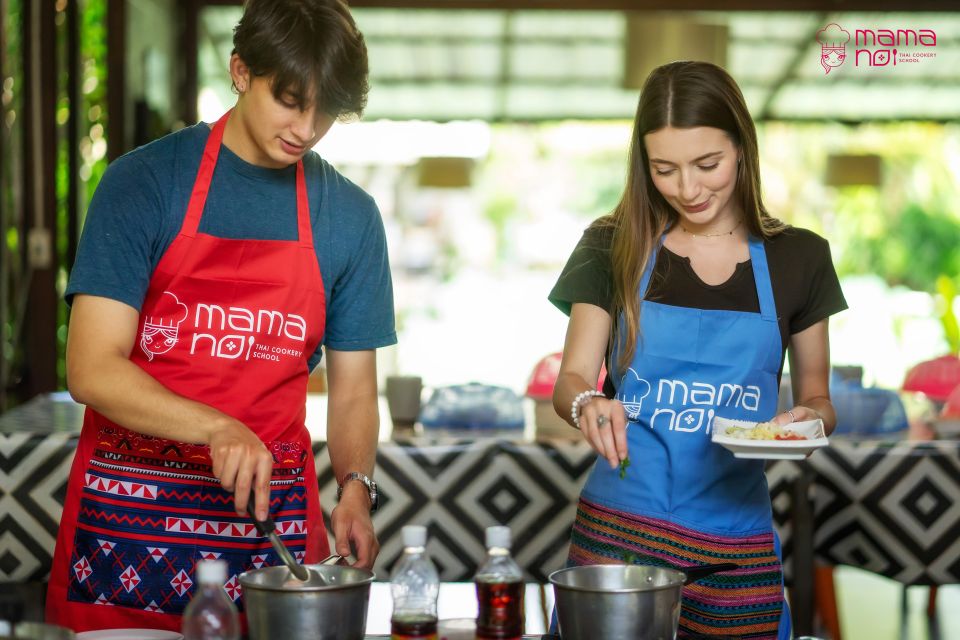 Chiang Mai: Cooking Class with Organic Farm at Mama Noi - Cooking at your station: how five Thai dishes actually come together