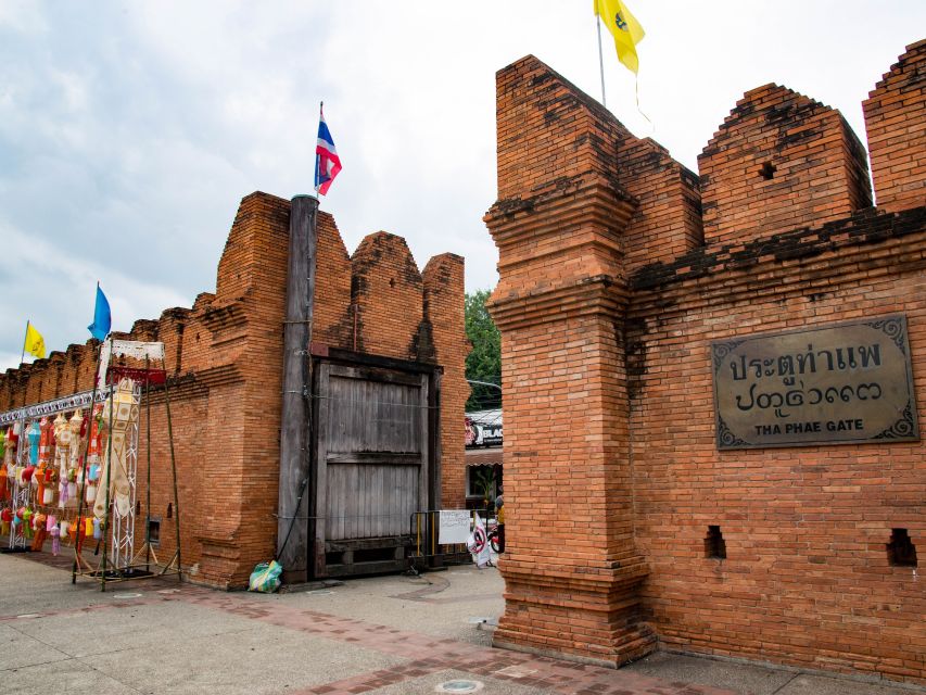Chiang Mai: Customize Your Own Chiang Mai City Tour - Wat Srisuphan and the silver temple effect