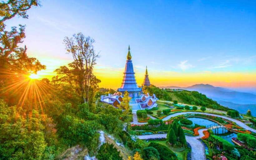 Chiang Mai: Doi Inthanon National Park Sightseeing Only - King and Queen Pagodas: The View Stop People Remember