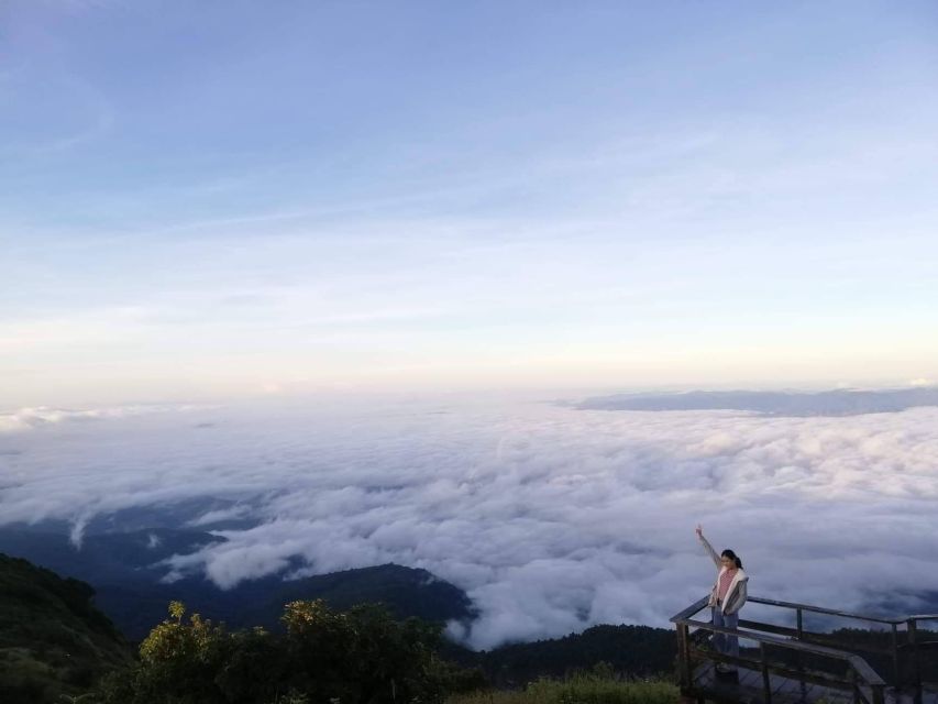 Chiang Mai: Doi Inthanon Park Day Trip with Kiw Mae Pan Hike - King’s and Queen’s Pagodas: where culture meets the mountain air