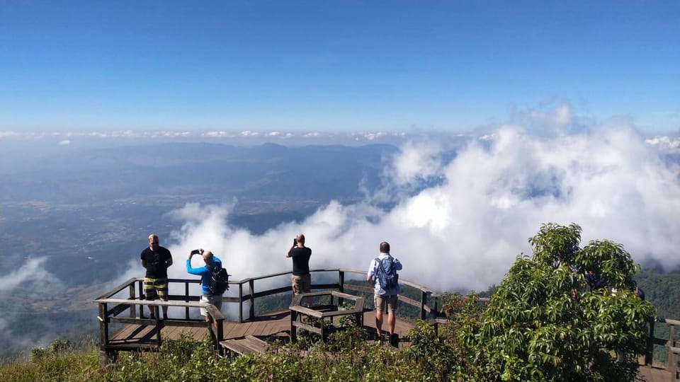Chiang Mai: Doi Inthanon Park with Kew Mae Pan Hike Day Trip - Twin Pagodas: Pra Mahatat Noppamethanedon and Nopphonphusiri