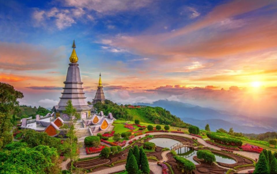 Chiang Mai: Doi Inthanon Park with Kew Mae Pan Hike Day Trip - Wachirathan Waterfall: a major Doi Inthanon finale