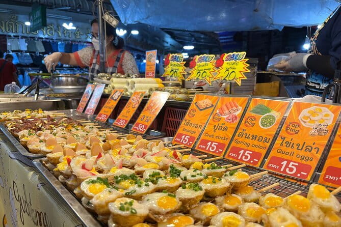 Chiang Mai - Doi Suthep Temple and Street Food Tour - Stop 1: Wat Phra That Doi Suthep and the sunset viewpoint moment