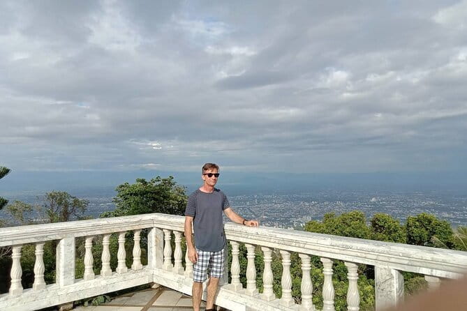 Chiang Mai Doi Suthep Temple and Wat Pha Lat Hike - Meeting point, timing, and the songthaew pickup ride