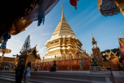 Chiang Mai: Doi Suthep Temple Guided Tour - Getting Out of Chiang Mai: The Air-Conditioned Ride and the Elevation Shift