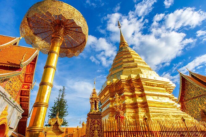 Chiang Mai - Doi Suthep Temple & Wat Pha Lat Hike - Getting there: red car pickup, then songthaew for the mountain