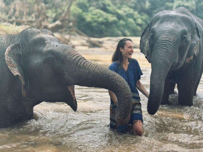 Chiang Mai: Elephant Sanctuary, Long Neck & Sticky Waterfall - River bath with elephants: what you should bring and how it works