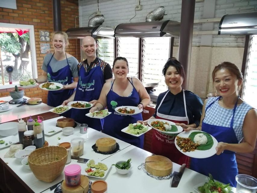 Chiang Mai: Evening Cooking Class and Local Market Visit - Hotel Pickup at Golden Hour: Getting to the Class Without Stress