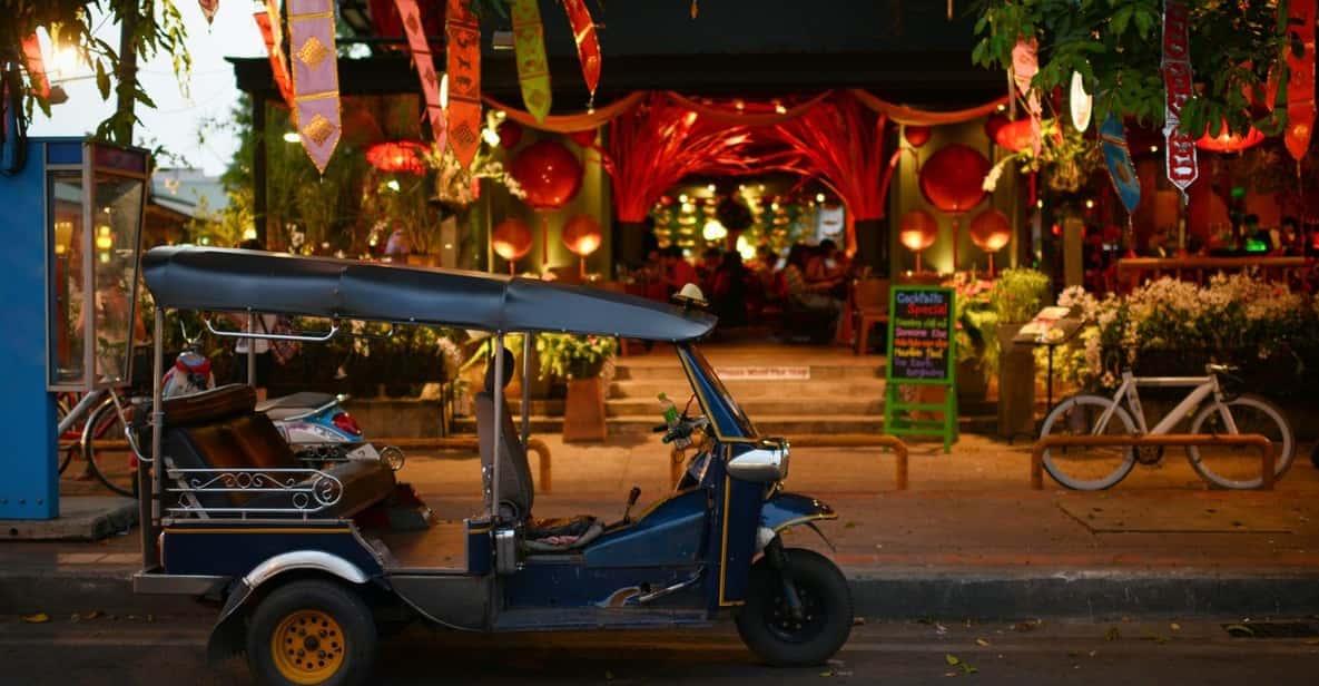 Chiang Mai: Evening Foodie Tour - Your First Tastes: Tropical Fruit, Sai Oua, and Thai Iced Tea
