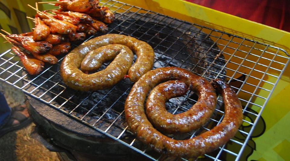 Chiang Mai: Evening Foodie Tour - Stewed Pork Leg with the Cowboy Hat Vendor