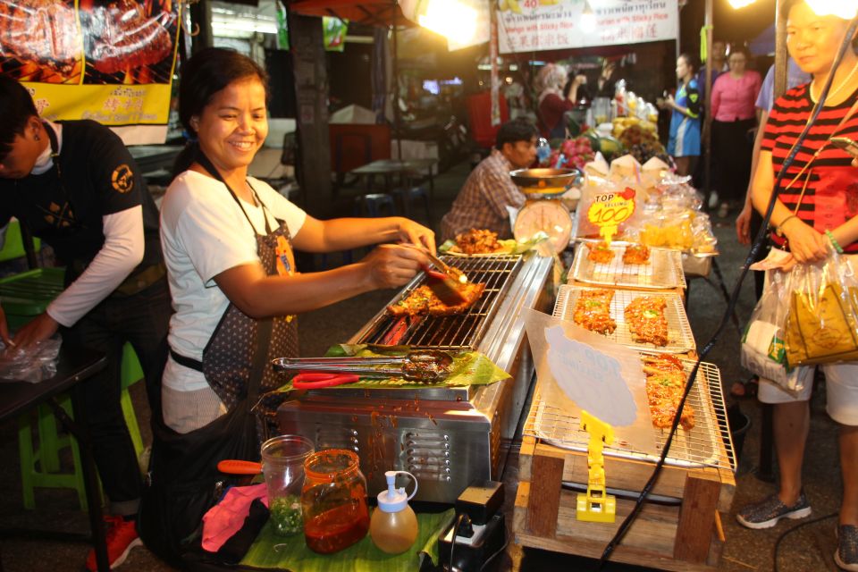 Chiang Mai: Evening Local Street Food Market Tour - Key Things That Make This Night Market Tour Work