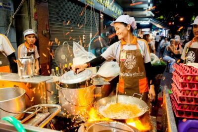 Chiang Mai: Evening Sightseeing and Local Food Guided Tour - Meeting Up and Getting Around Without Guessing