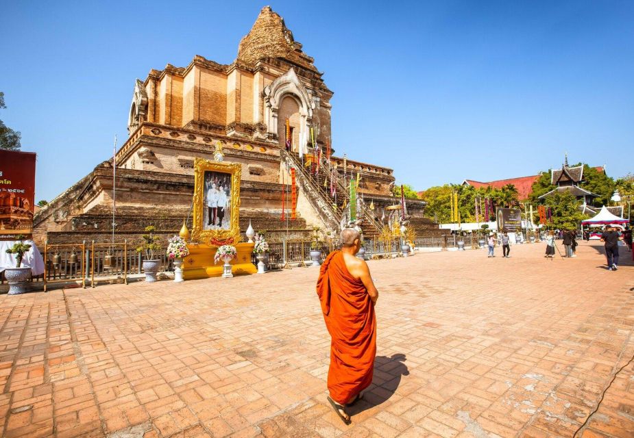 Chiang Mai: Exploration of Old City by Private Tuk-Tuk - Wat Phra Singh Woramahawihan: Lanna-style beauty that’s worth slowing for