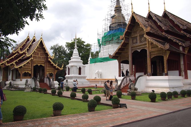 Chiang mai Foodies and Historic Walk - What to wear and bring: temples need respect, weather needs backup