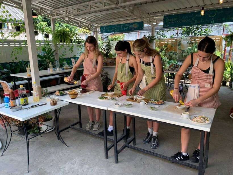 Chiang Mai: Half Day Cooking Class at Organic Farm - Choosing the right cooking location: city organic, city yard, or farm outside town