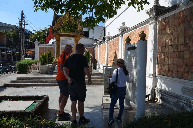 Chiang Mai: Historic Temples and City Guided Walking Tour - Wat Phra Singh: Lanna architecture you can spot, not just admire